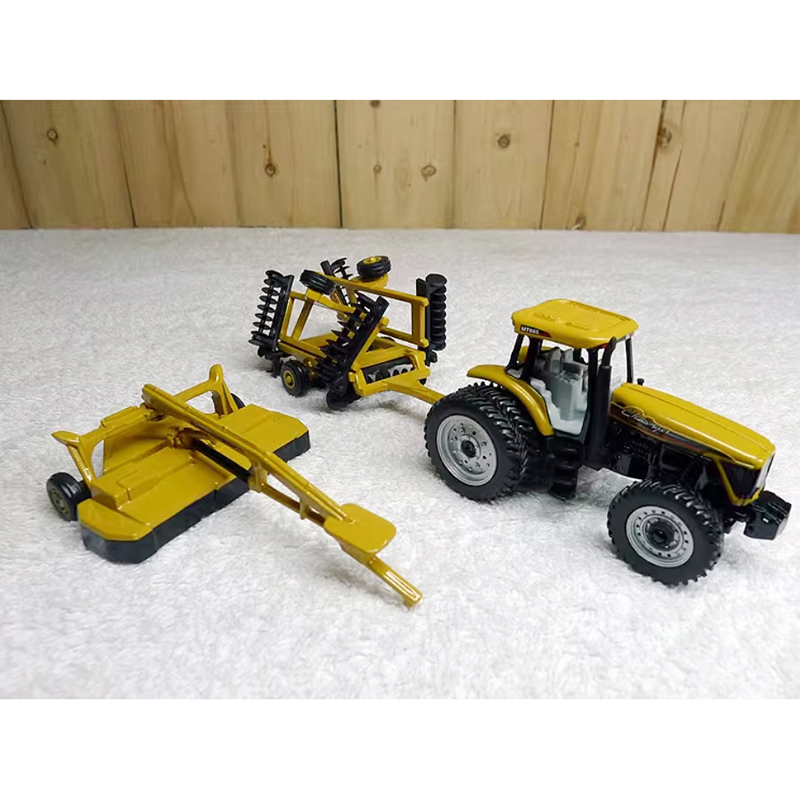 Farming Agriculture Model - ERTL Diecast 1:64 Schaal Challenger Tractor